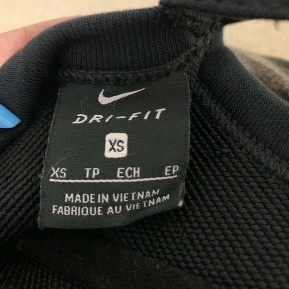 2 for 20 Nike Black Women’s Crewneck Sweatshirt - Picture 3 of 3